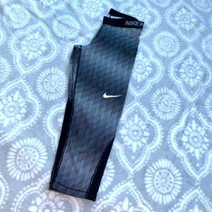 COPY - Striped Nike Pro Capris Leggings
